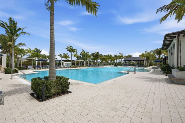 10550 Northbrook Circle, Palm Beach Gardens, FL 33412