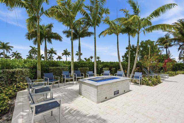 10550 Northbrook Circle, Palm Beach Gardens, FL 33412