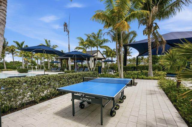 10550 Northbrook Circle, Palm Beach Gardens, FL 33412