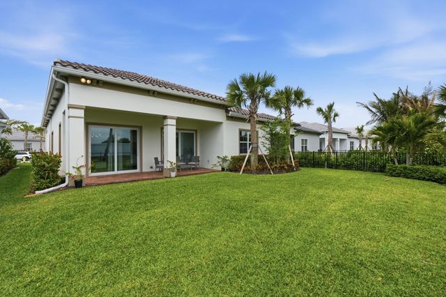 10550 Northbrook Circle, Palm Beach Gardens, FL 33412