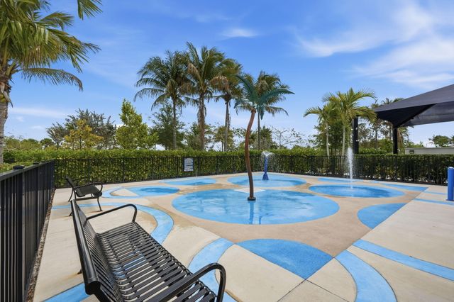 10550 Northbrook Circle, Palm Beach Gardens, FL 33412