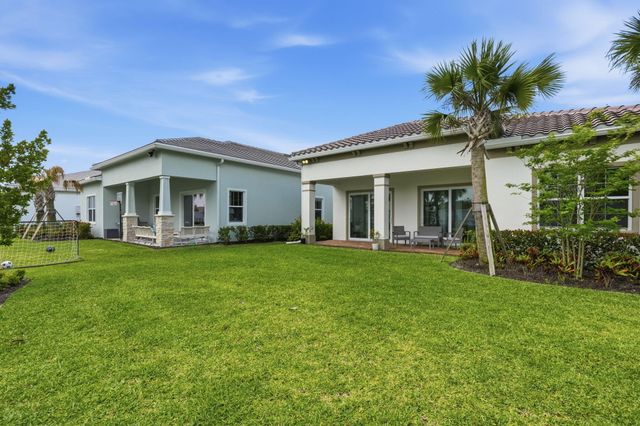 10550 Northbrook Circle, Palm Beach Gardens, FL 33412