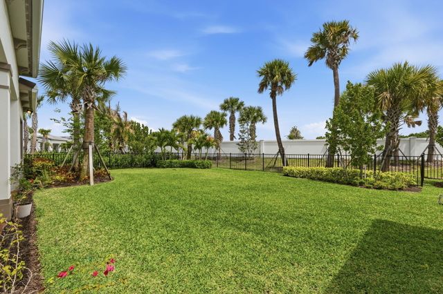 10550 Northbrook Circle, Palm Beach Gardens, FL 33412