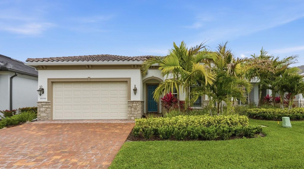 10550 Northbrook Circle, Palm Beach Gardens, FL 33412