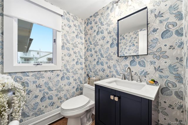 905 S 6th Street, Lindenhurst, NY 11757
