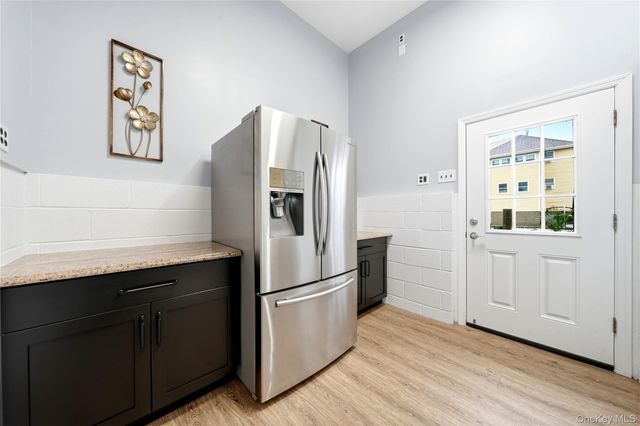 905 S 6th Street, Lindenhurst, NY 11757