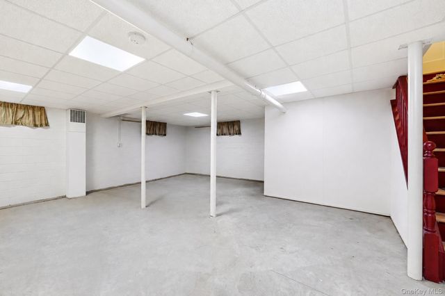 905 S 6th Street, Lindenhurst, NY 11757