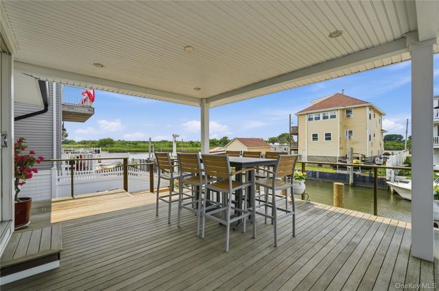 905 S 6th Street, Lindenhurst, NY 11757