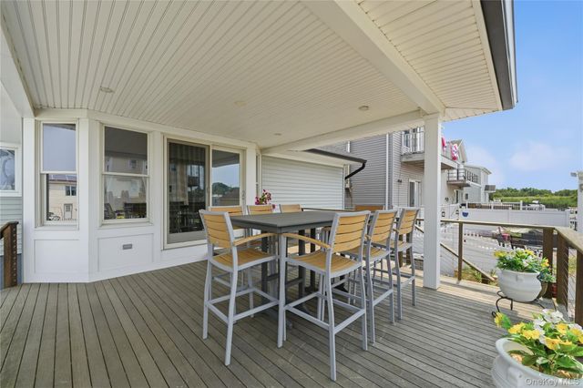905 S 6th Street, Lindenhurst, NY 11757