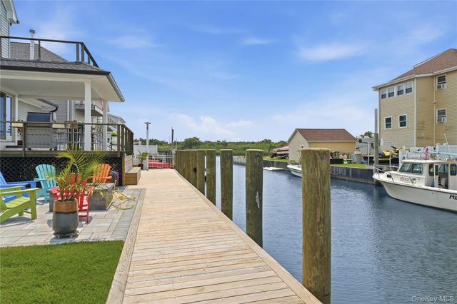 905 S 6th Street, Lindenhurst, NY 11757
