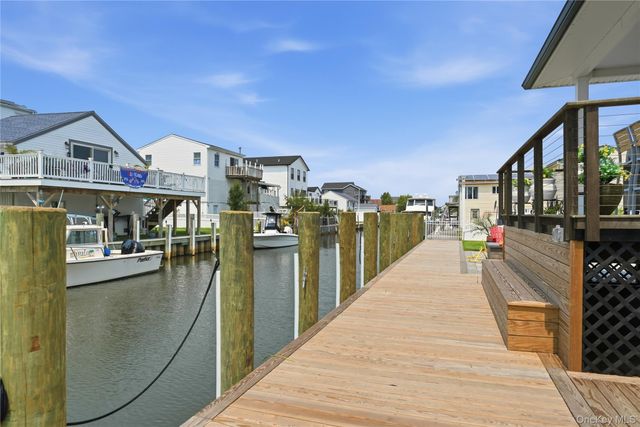 905 S 6th Street, Lindenhurst, NY 11757