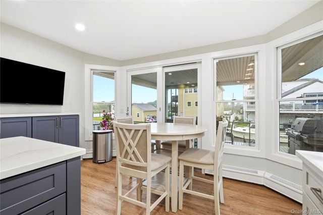 905 S 6th Street, Lindenhurst, NY 11757