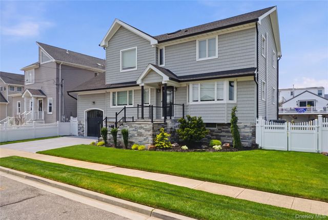 905 S 6th Street, Lindenhurst, NY 11757