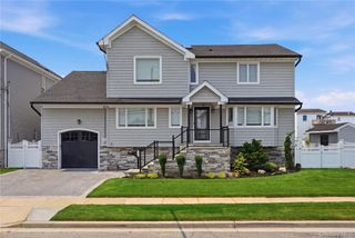 905 S 6th Street, Lindenhurst, NY 11757