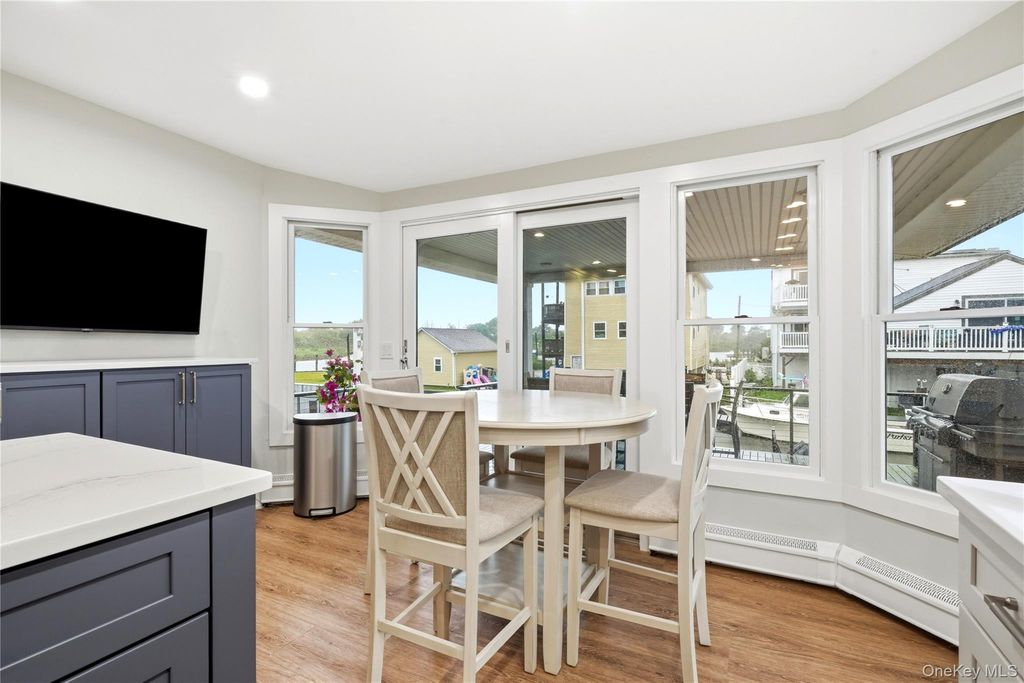 905 S 6th Street, Lindenhurst, NY 11757 — photo 5