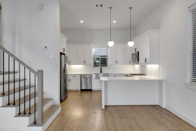 1526 Chestnut Street, Houston, TX 77009