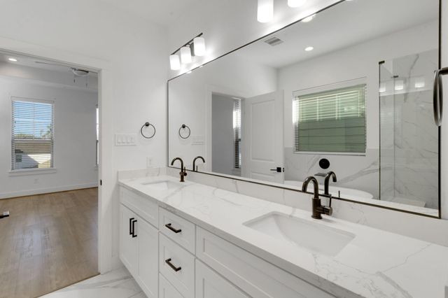 1526 Chestnut Street, Houston, TX 77009