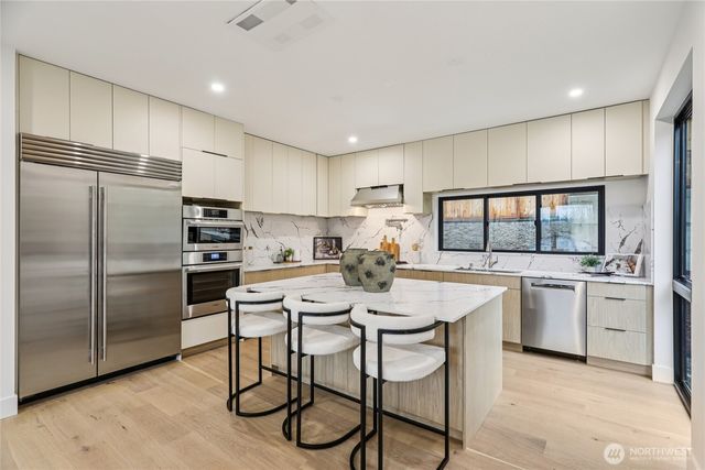 15415 NE 103rd Way, Redmond, WA 98052