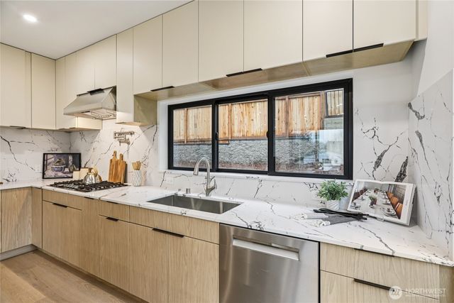 15415 NE 103rd Way, Redmond, WA 98052