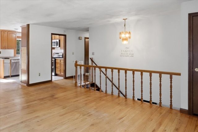 770 Old Warren Rd, Swansea, MA 02777