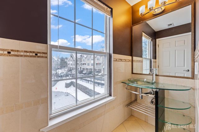 2 Guisborough Way, Edison, NJ 08820