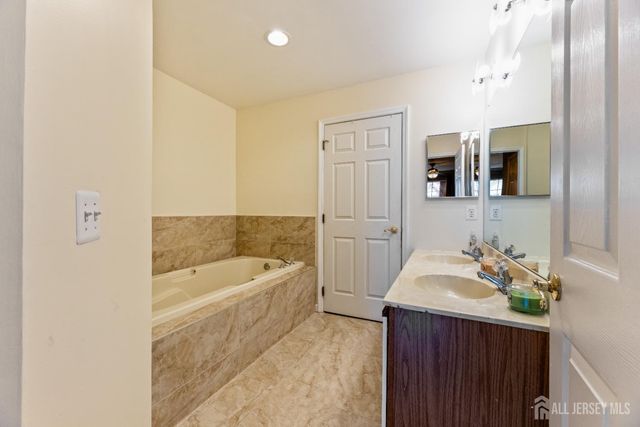 2 Guisborough Way, Edison, NJ 08820