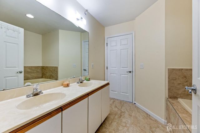 2 Guisborough Way, Edison, NJ 08820