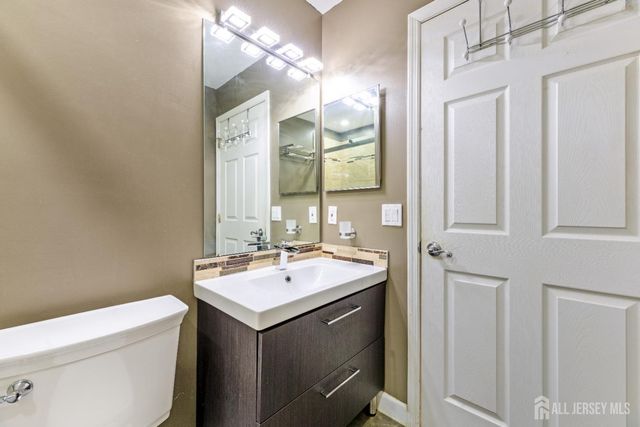 2 Guisborough Way, Edison, NJ 08820