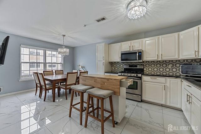 2 Guisborough Way, Edison, NJ 08820