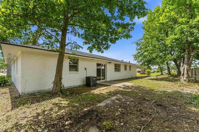 1401 Forest Lane, Sulphur, LA 70663