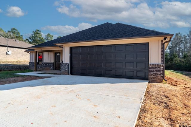 612 Giles St, Troup, TX 75789