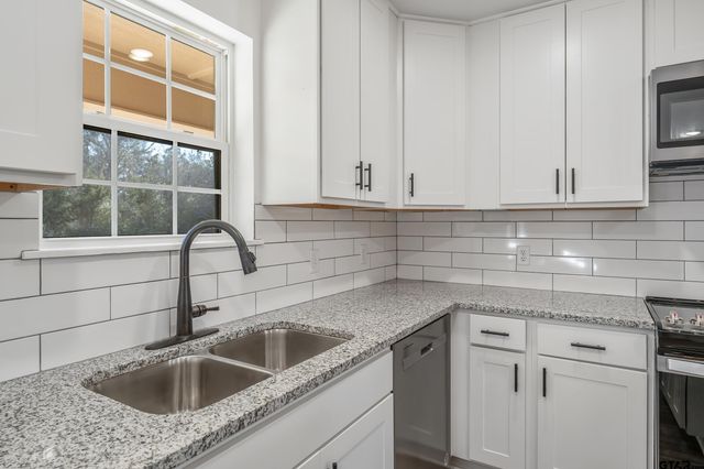 612 Giles St, Troup, TX 75789