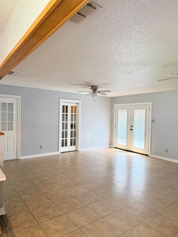 1310 Colgate Dr., Longview, TX 75601