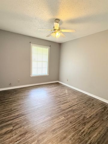 1310 Colgate Dr., Longview, TX 75601