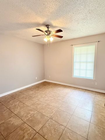 1310 Colgate Dr., Longview, TX 75601