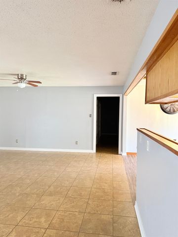 1310 Colgate Dr., Longview, TX 75601