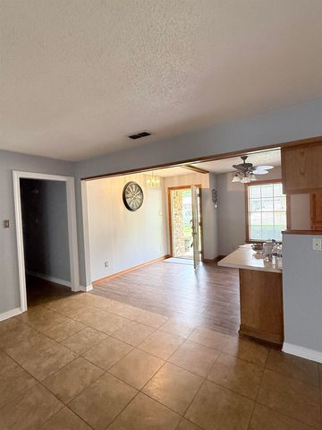 1310 Colgate Dr., Longview, TX 75601