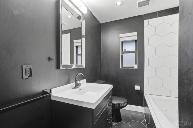 4915 Heuwerth Avenue, Cincinnati, OH 45238