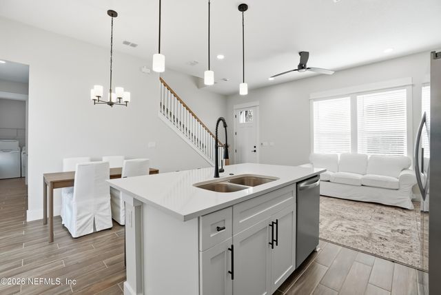 673 6TH Avenue S, Jacksonville Beach, FL 32250