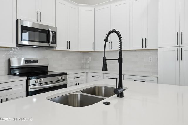 673 6TH Avenue S, Jacksonville Beach, FL 32250