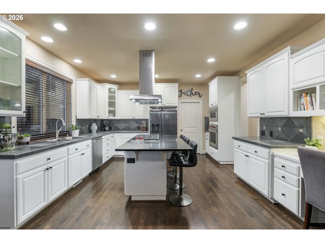 7175 Sw HAMMOND Ter, Beaverton, OR 97007