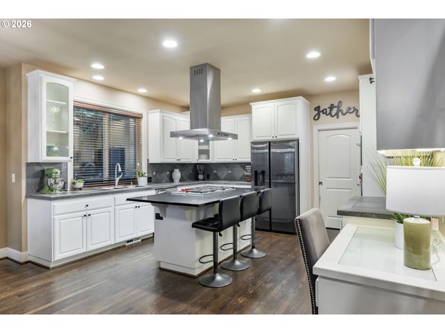 7175 Sw HAMMOND Ter, Beaverton, OR 97007