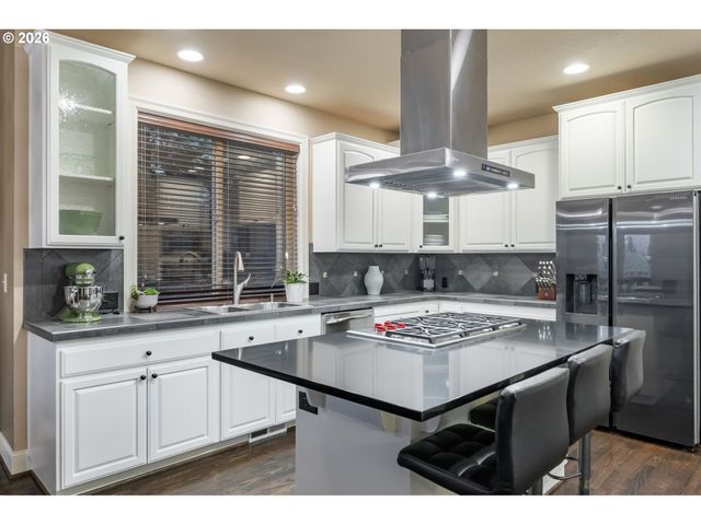 7175 Sw HAMMOND Ter, Beaverton, OR 97007