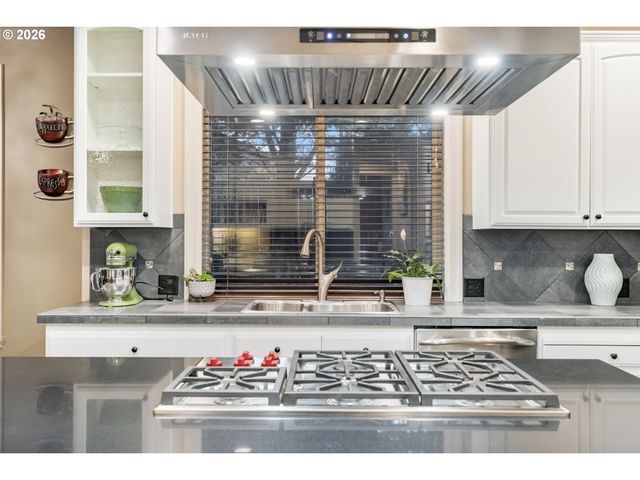 7175 Sw HAMMOND Ter, Beaverton, OR 97007