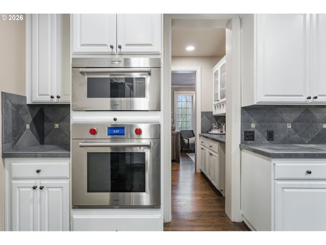 7175 Sw HAMMOND Ter, Beaverton, OR 97007