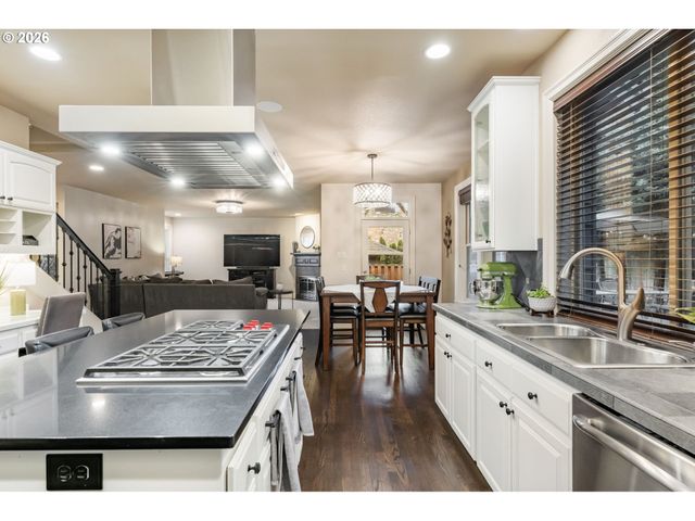 7175 Sw HAMMOND Ter, Beaverton, OR 97007