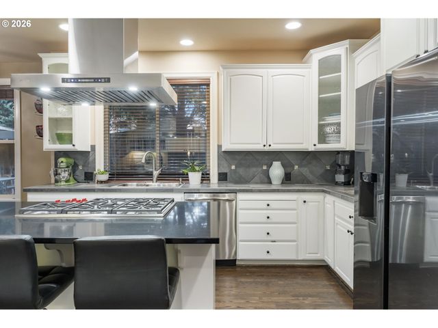 7175 Sw HAMMOND Ter, Beaverton, OR 97007