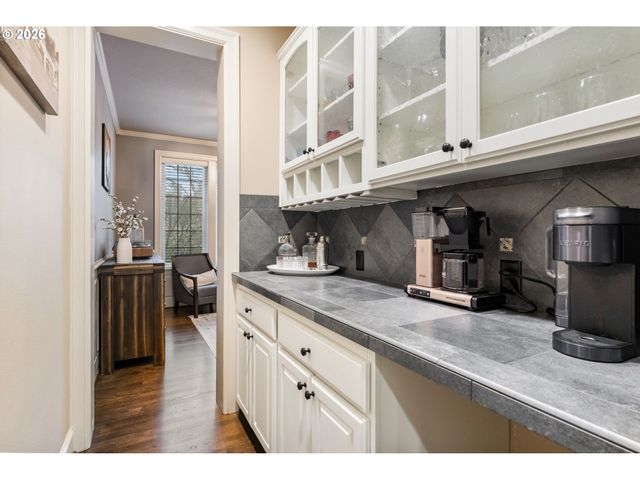 7175 Sw HAMMOND Ter, Beaverton, OR 97007