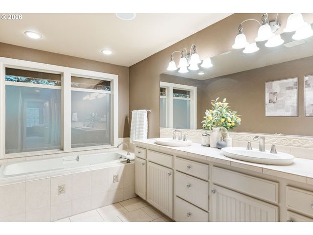 7175 Sw HAMMOND Ter, Beaverton, OR 97007