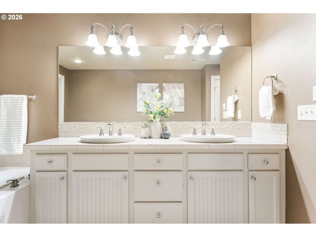 7175 Sw HAMMOND Ter, Beaverton, OR 97007